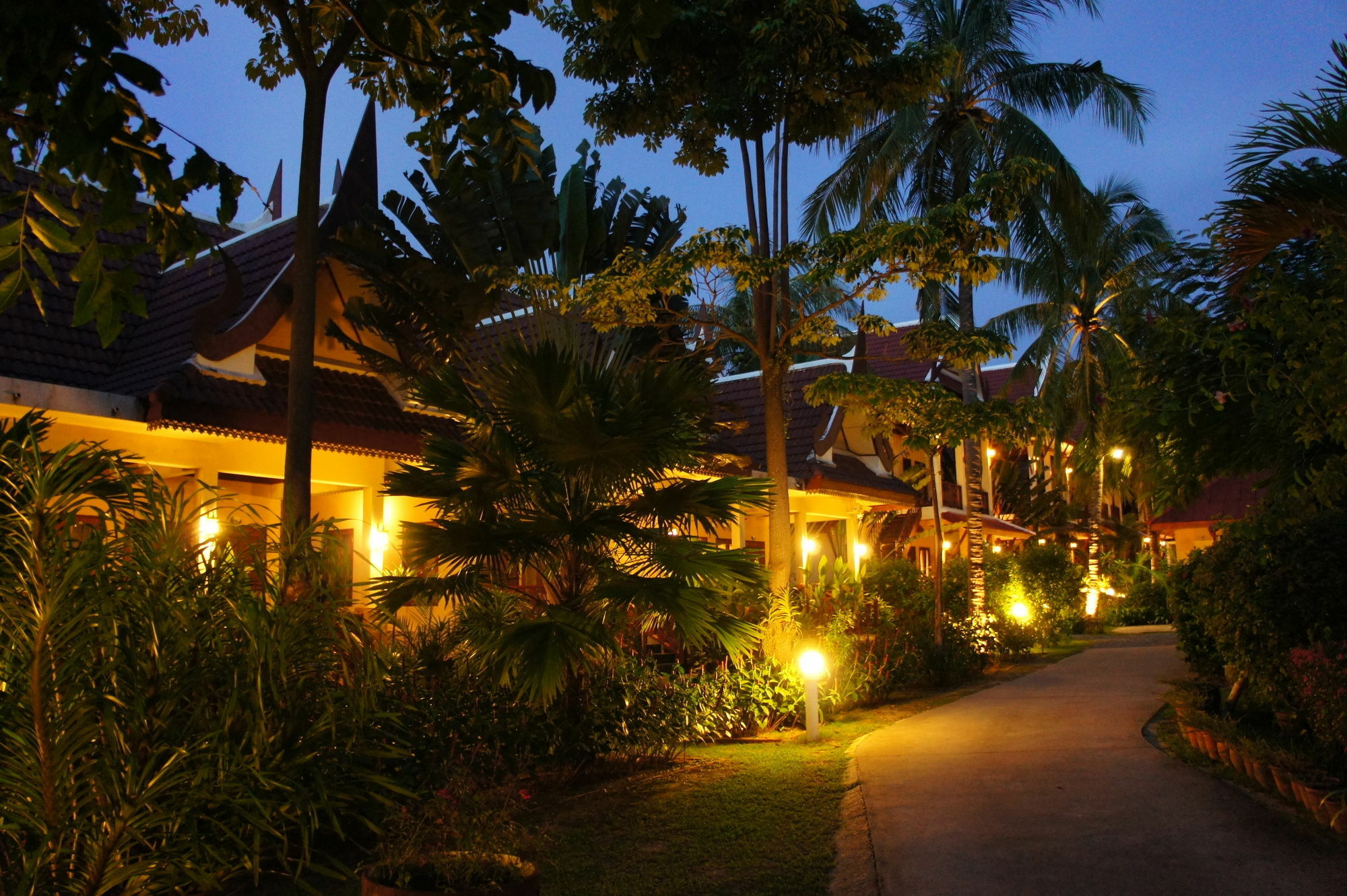 Palm Village Rawai Exterior photo